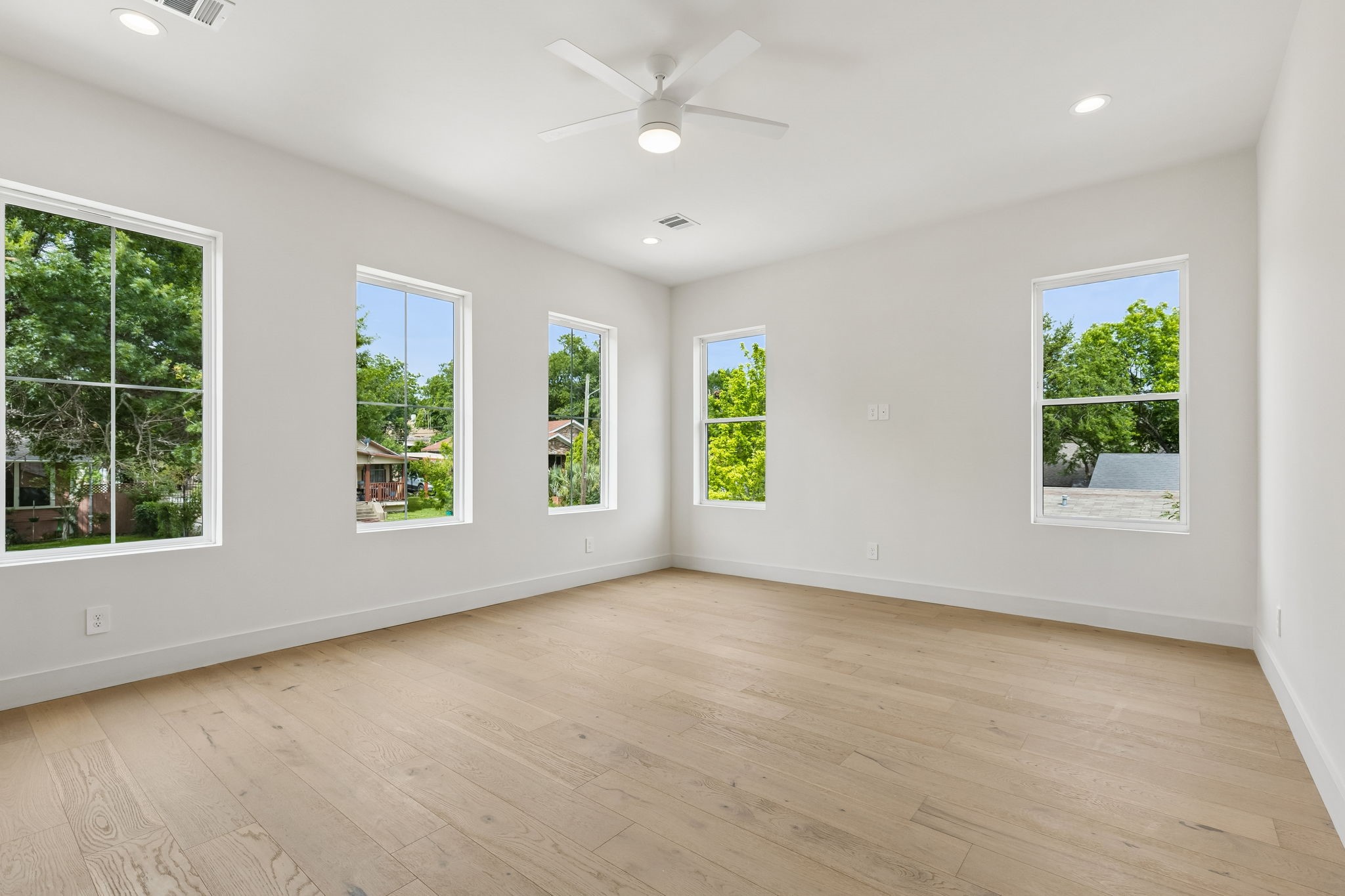 906 Cristler Avenue Dallas TX 75223