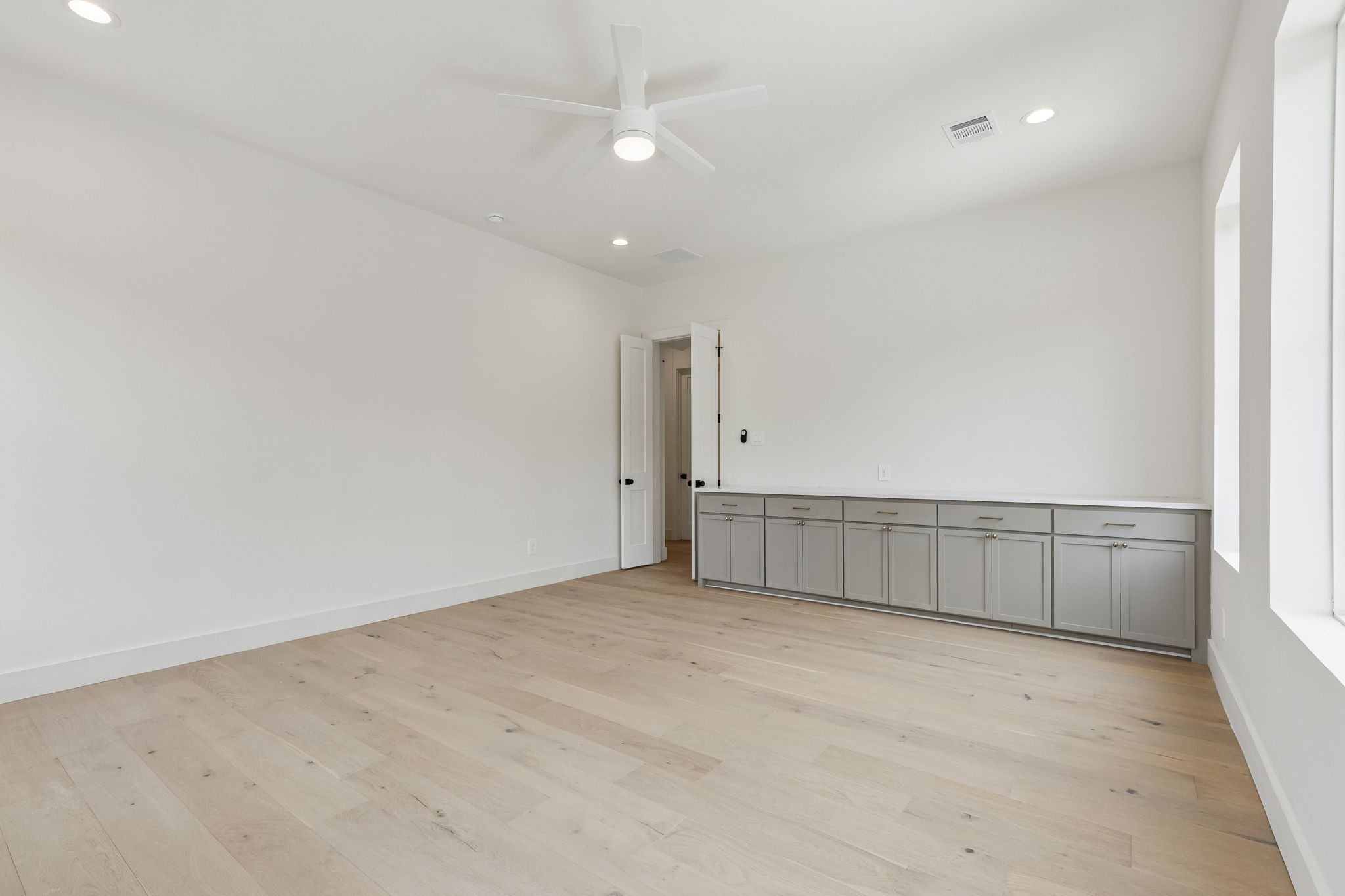 906 Cristler Avenue Dallas TX 75223