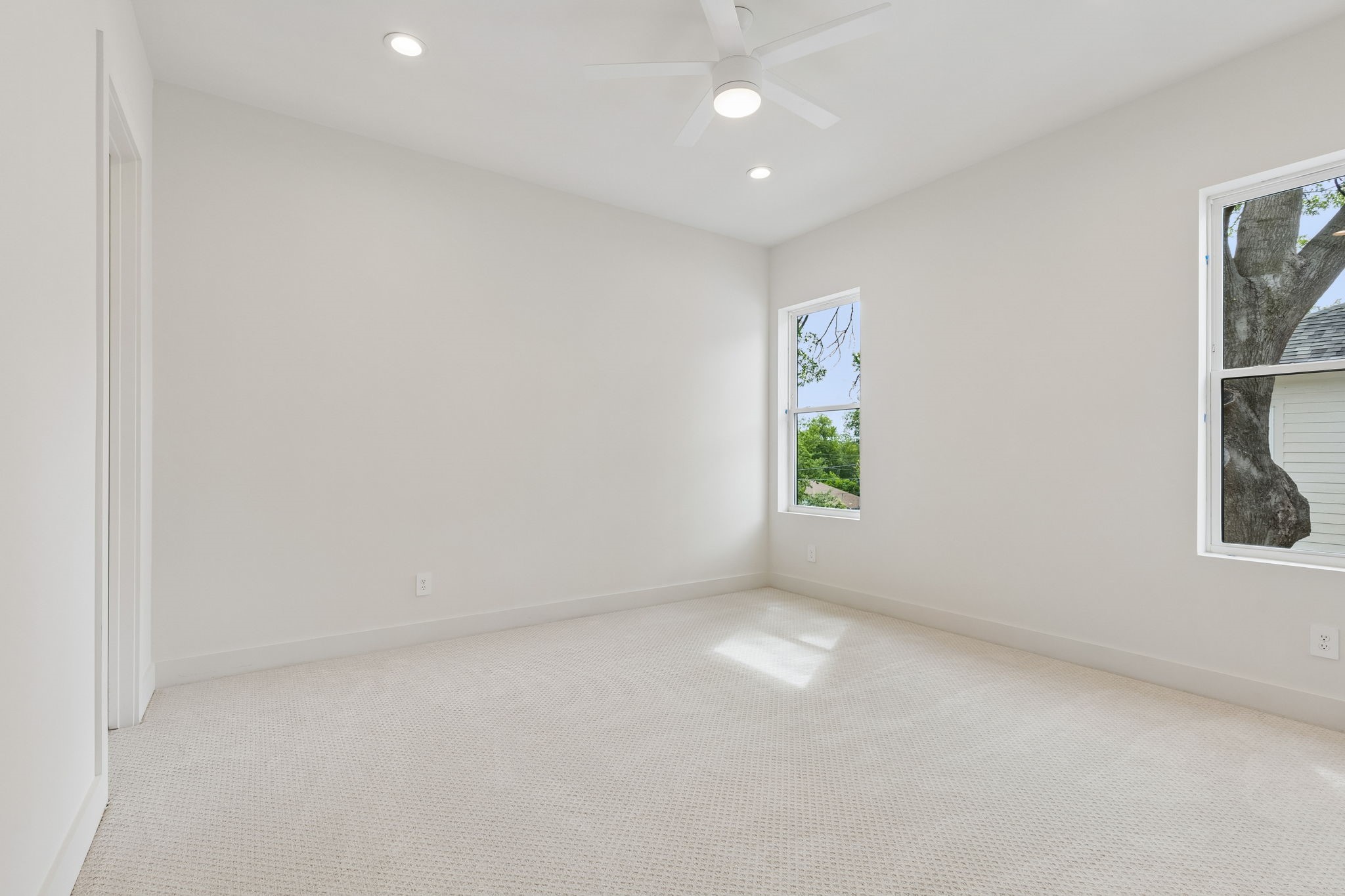 906 Cristler Avenue Dallas TX 75223