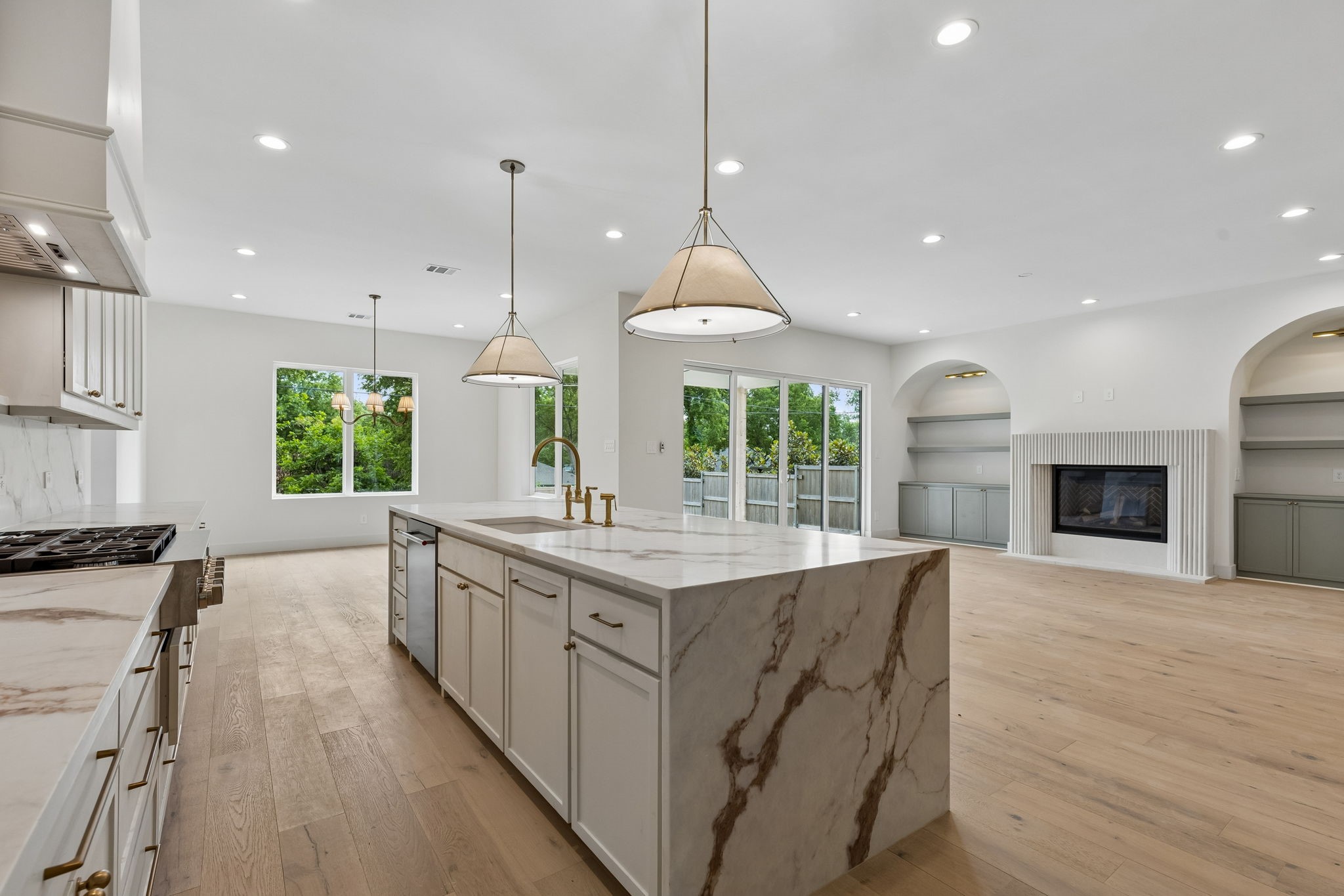 906 Cristler Avenue Dallas TX 75223