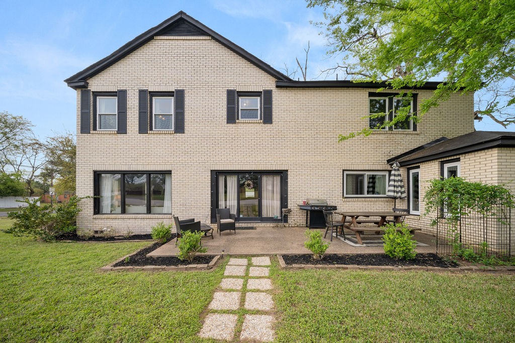 327 N Ponsard Street Troup TX 75789