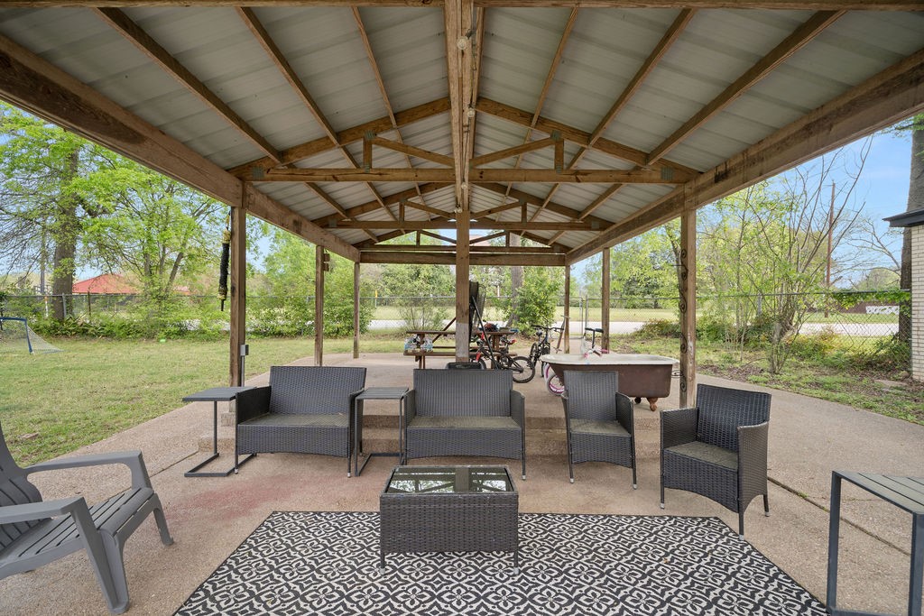 327 N Ponsard Street Troup TX 75789