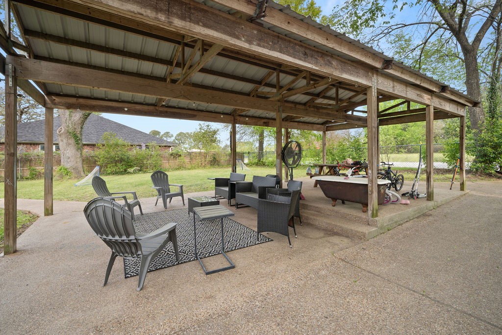 327 N Ponsard Street Troup TX 75789