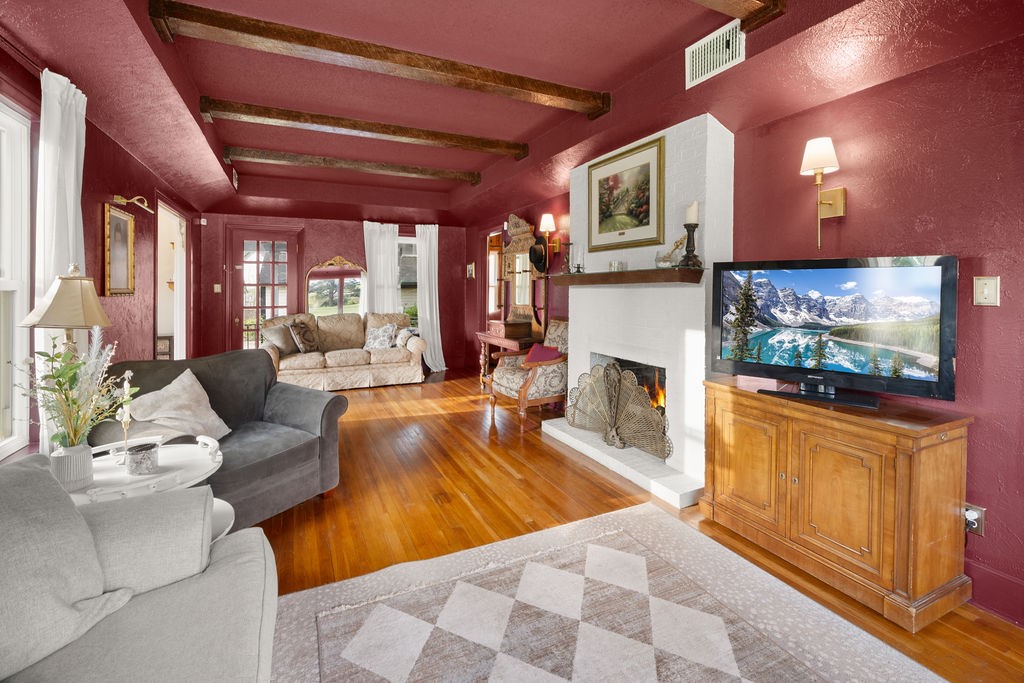327 N Ponsard Street Troup TX 75789