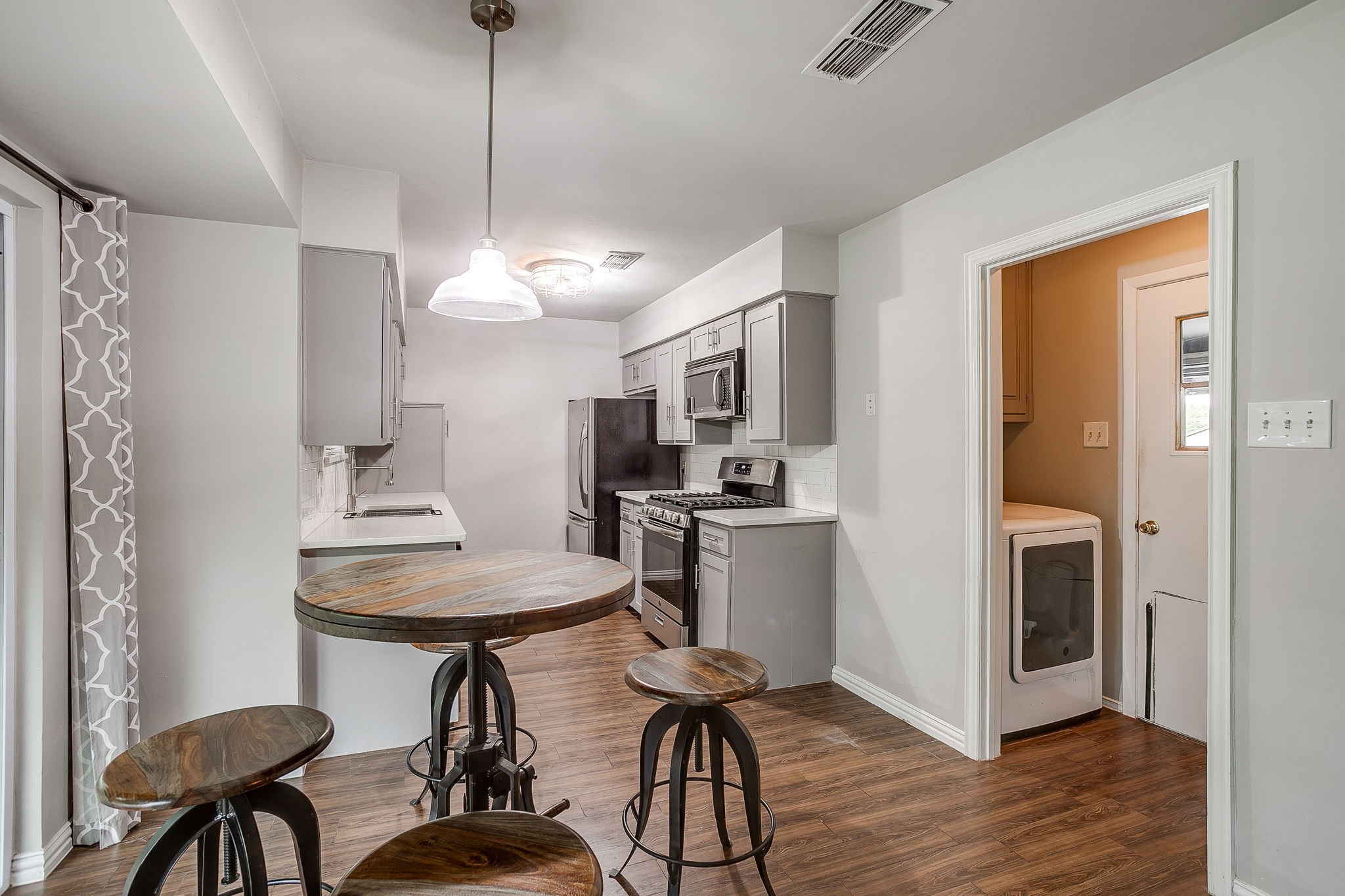 2217 Pecos Drive Grapevine TX 76051