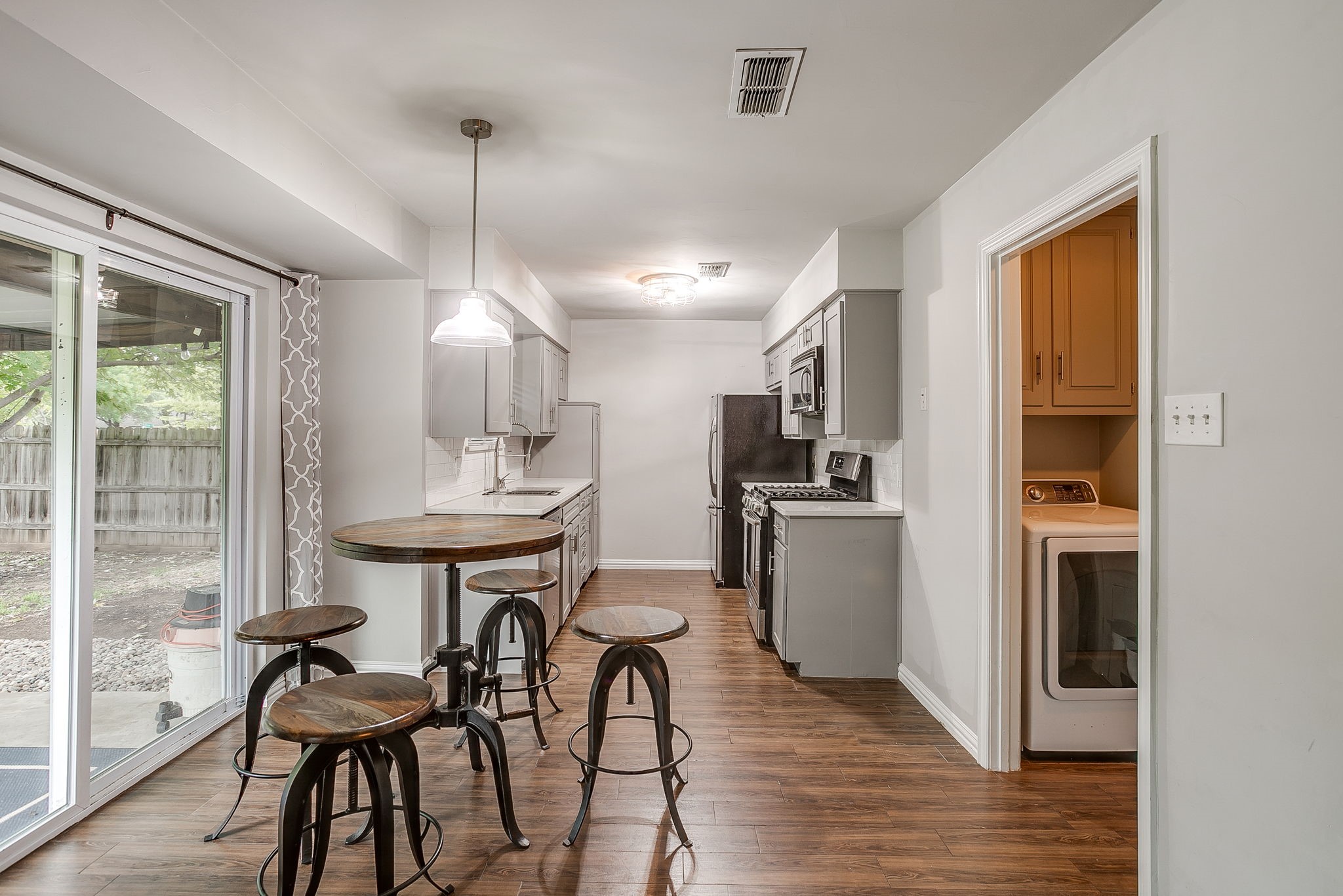 2217 Pecos Drive Grapevine TX 76051