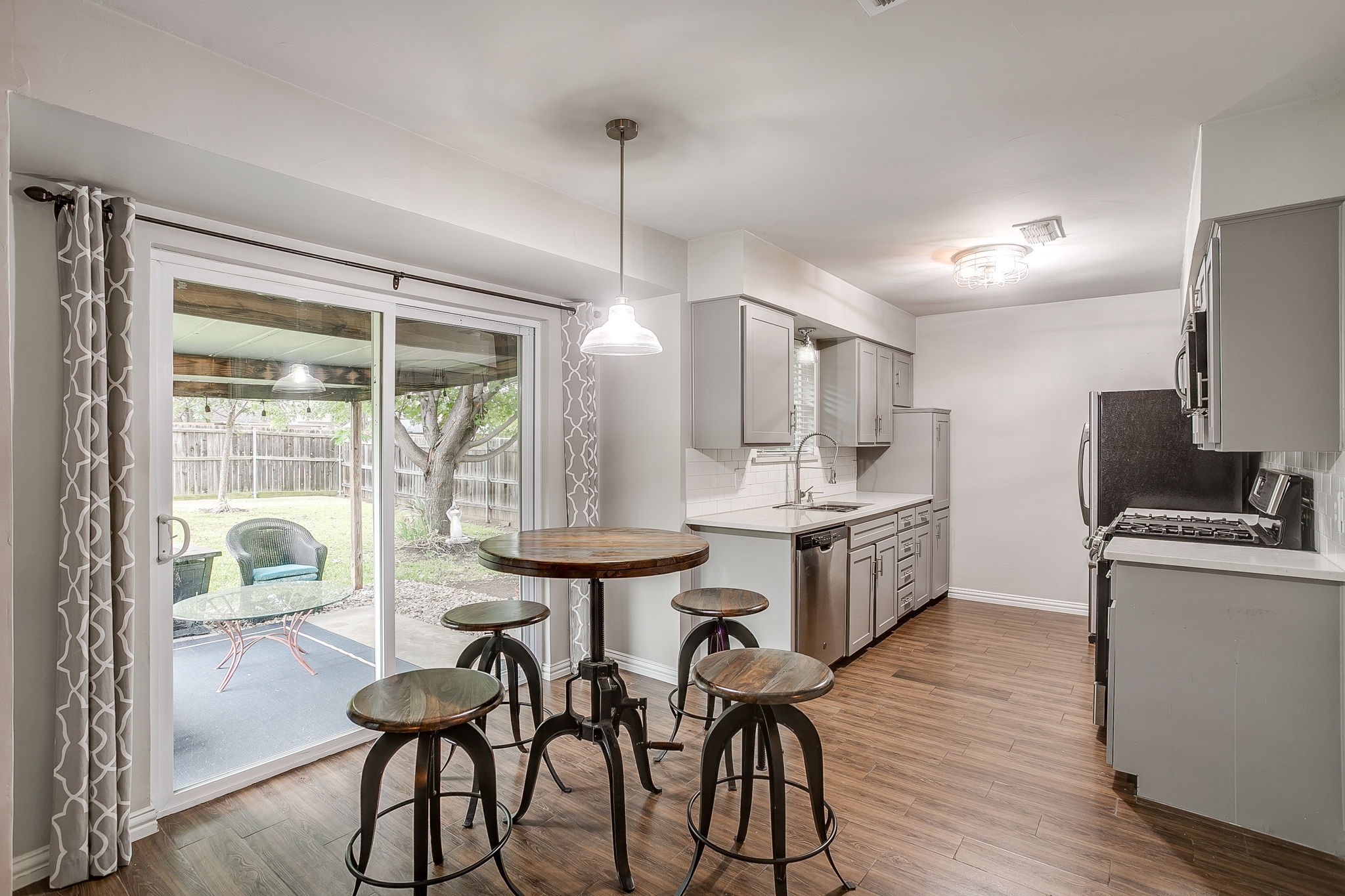 2217 Pecos Drive Grapevine TX 76051