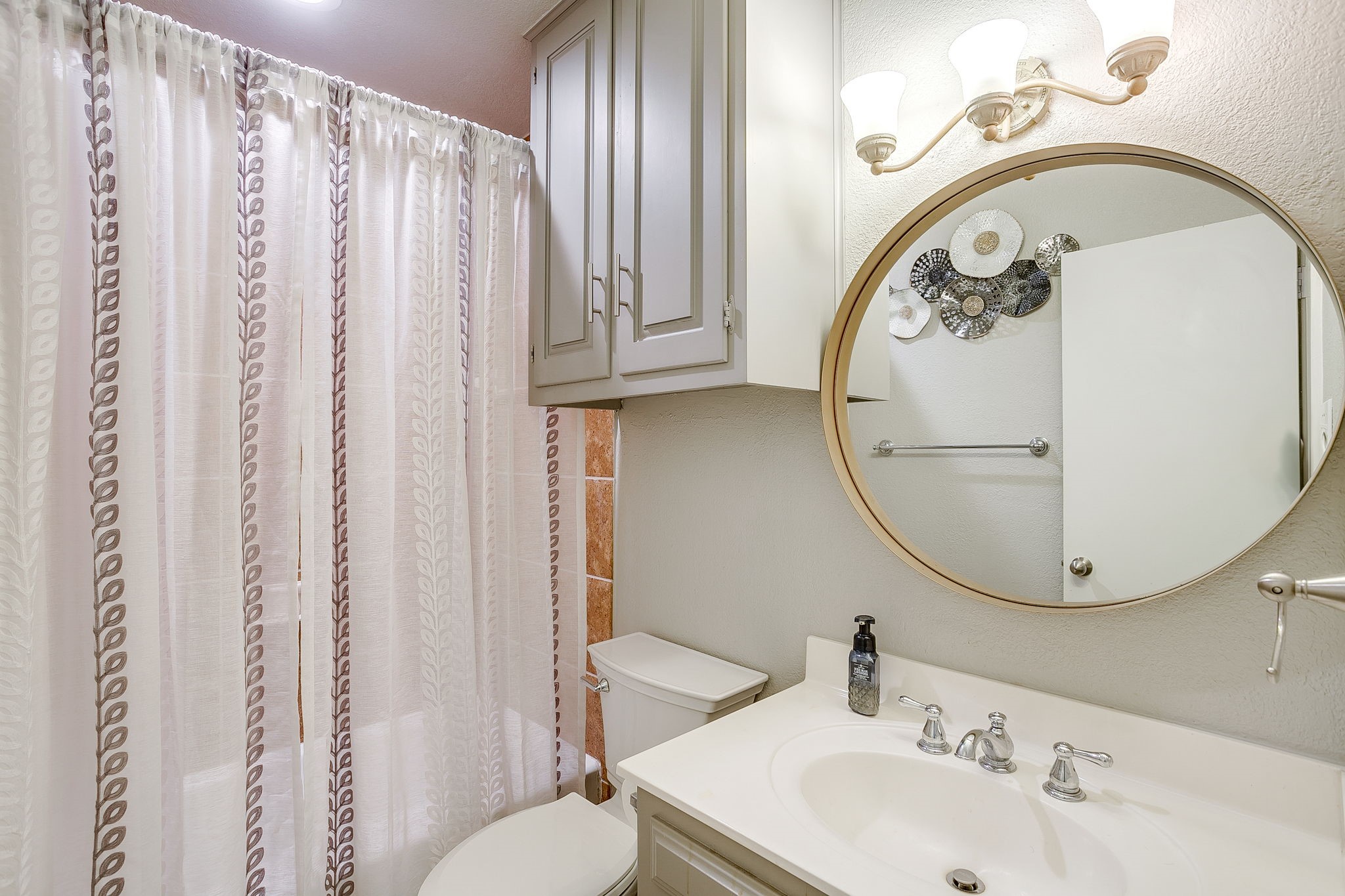 2217 Pecos Drive Grapevine TX 76051