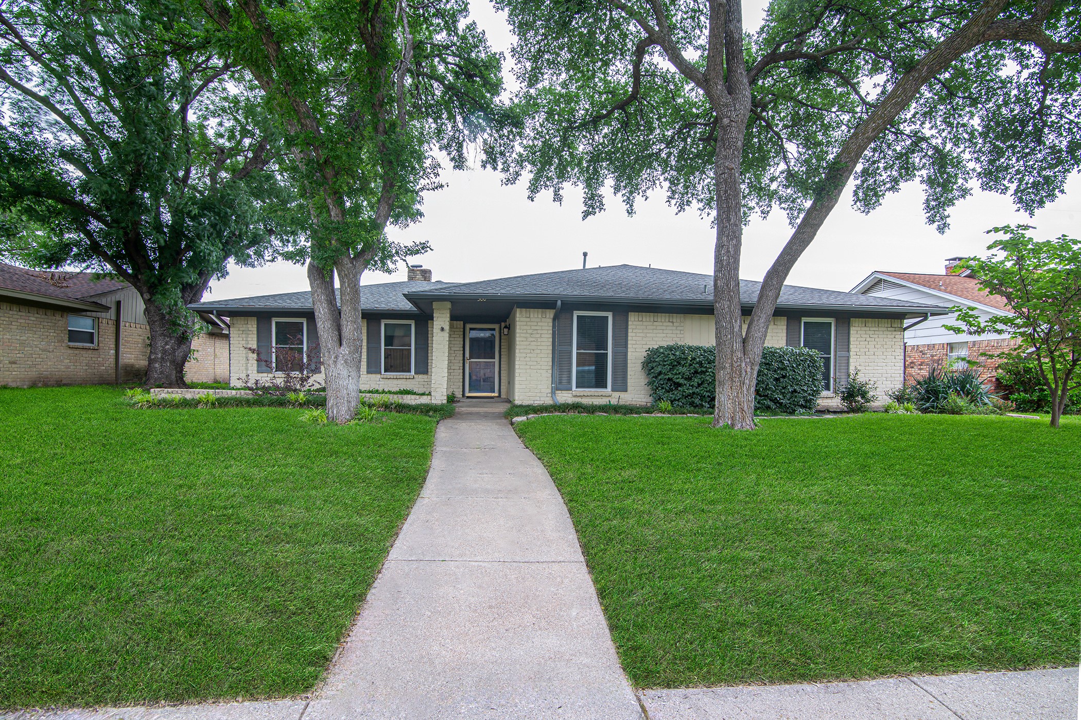 300 Mistletoe Drive Richardson TX 75081