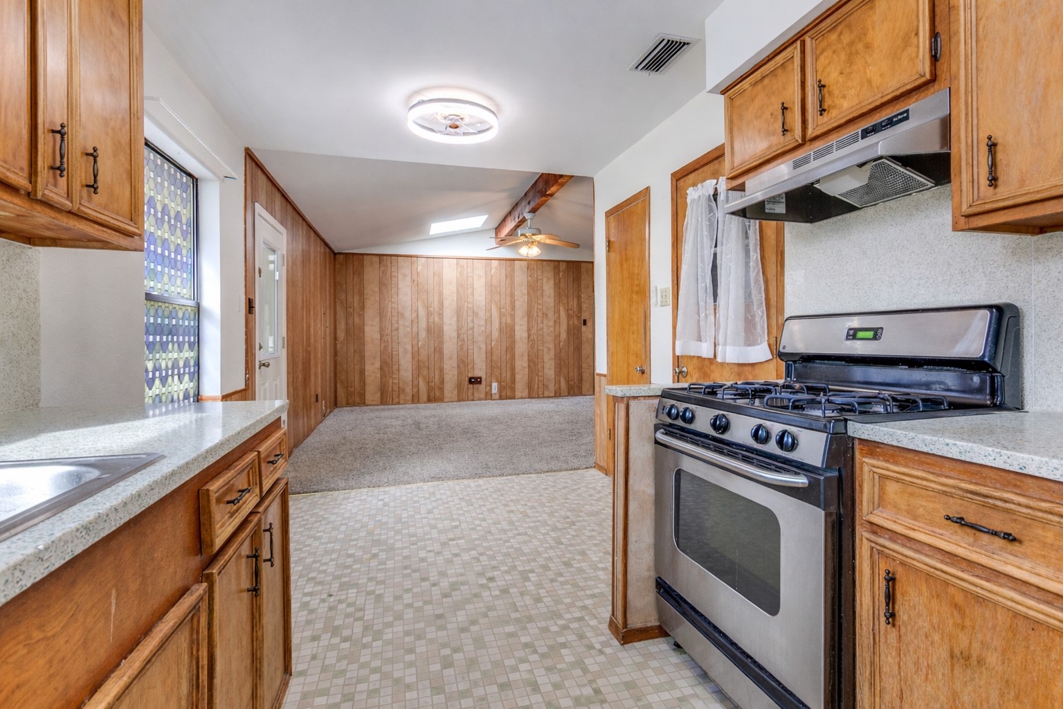 914 W Avenue F Garland TX 75040