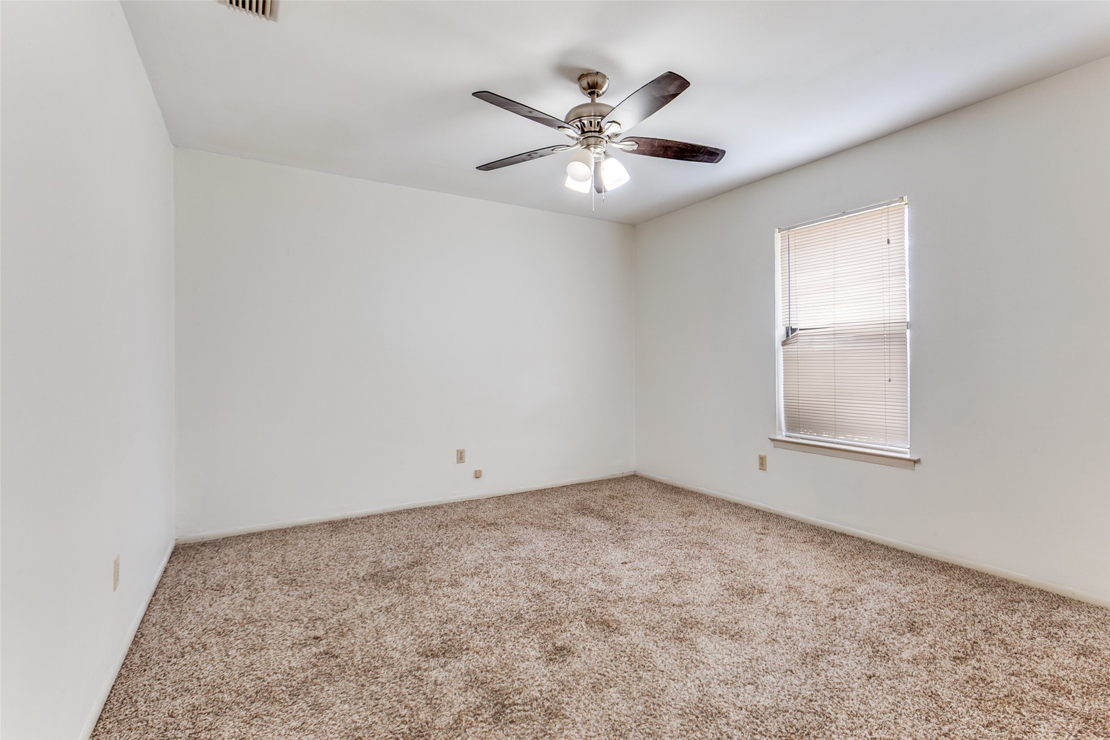 914 W Avenue F Garland TX 75040