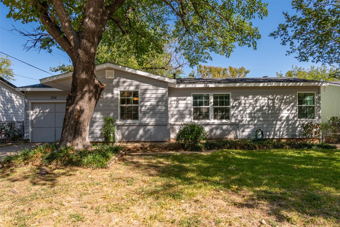 204 W Cedar Street Hurst TX 76053