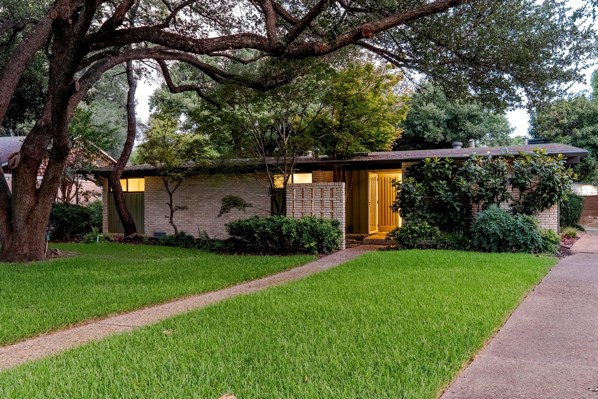 10226 Vinemont Street Dallas TX 75218