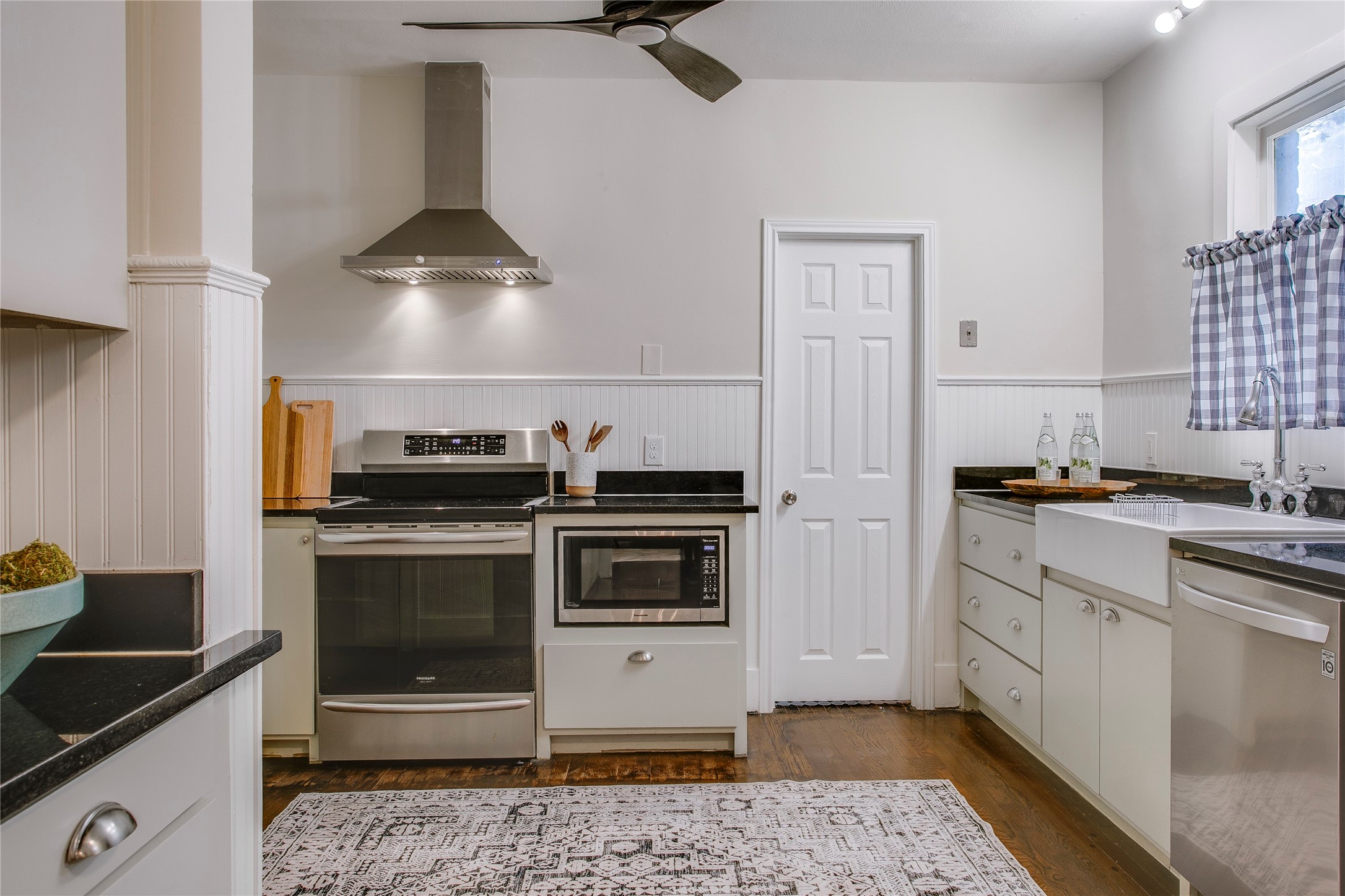 1111 N Winnetka Avenue Dallas TX 75208