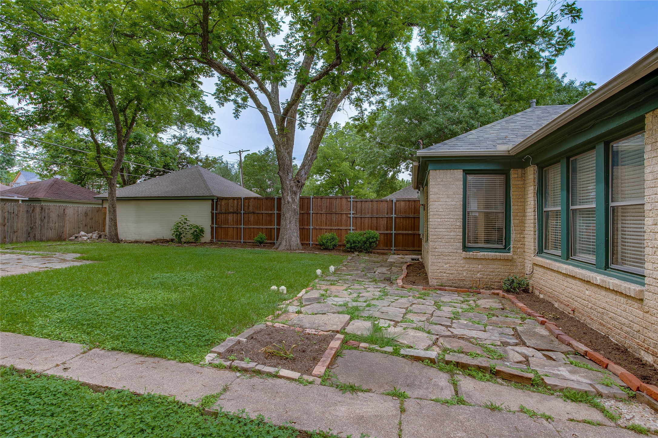 1111 N Winnetka Avenue Dallas TX 75208