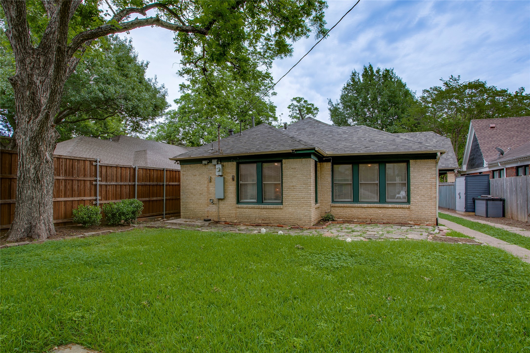 1111 N Winnetka Avenue Dallas TX 75208