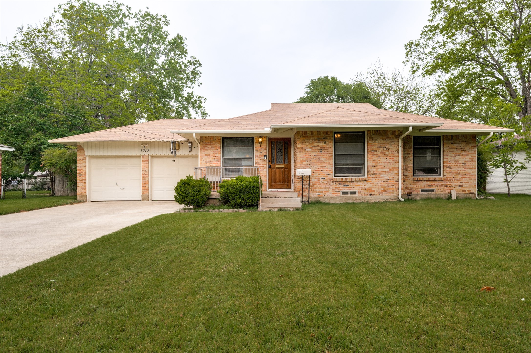 1313 Daisy Lane Irving TX 75061