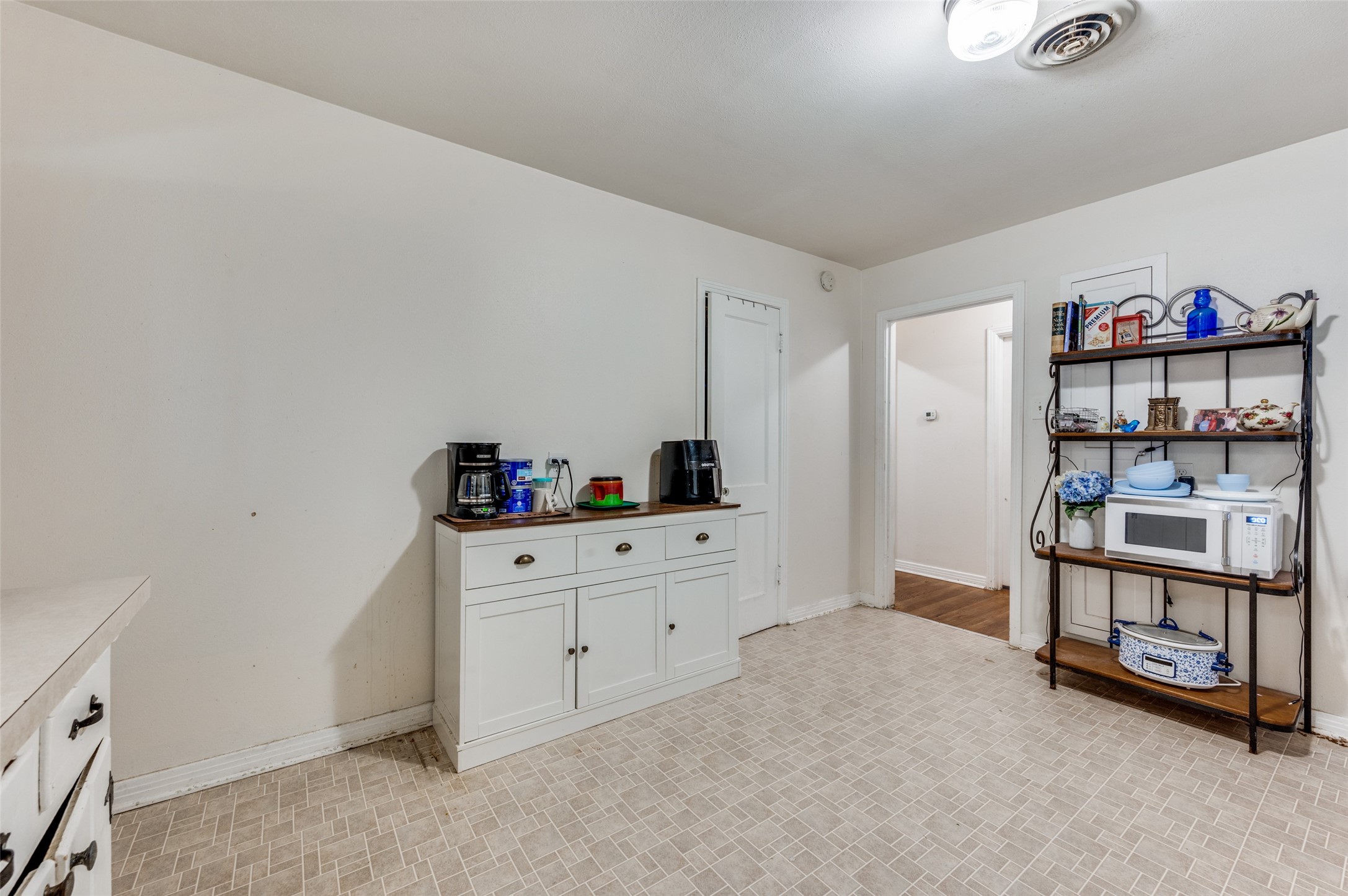 1313 Daisy Lane Irving TX 75061