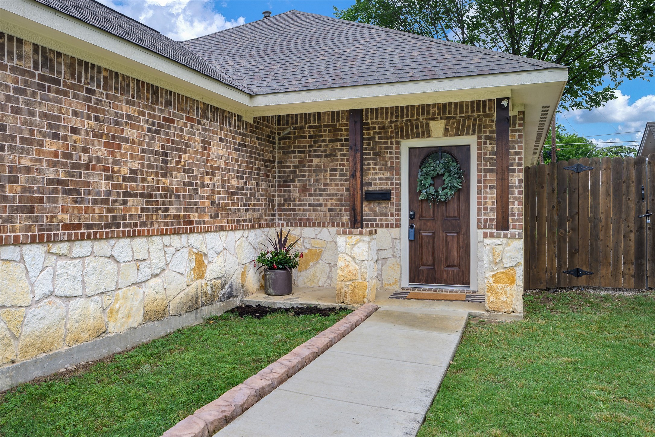 1239 E Woodin Boulevard Dallas TX 75216