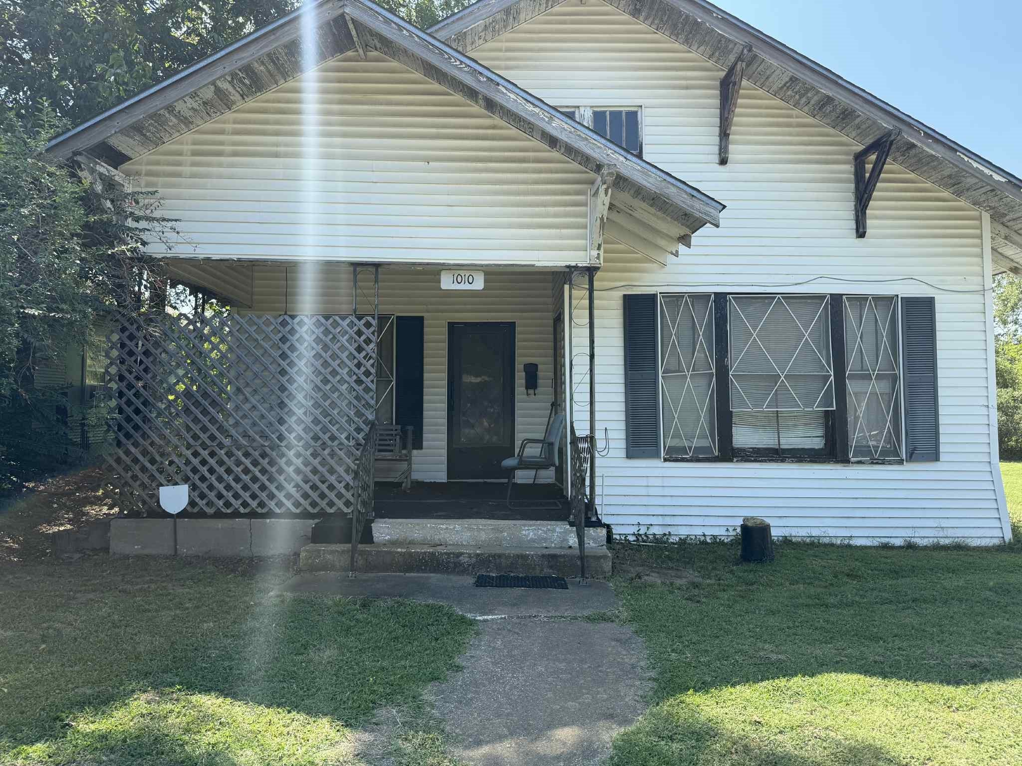 1010 W Woodard Street Denison TX 75020
