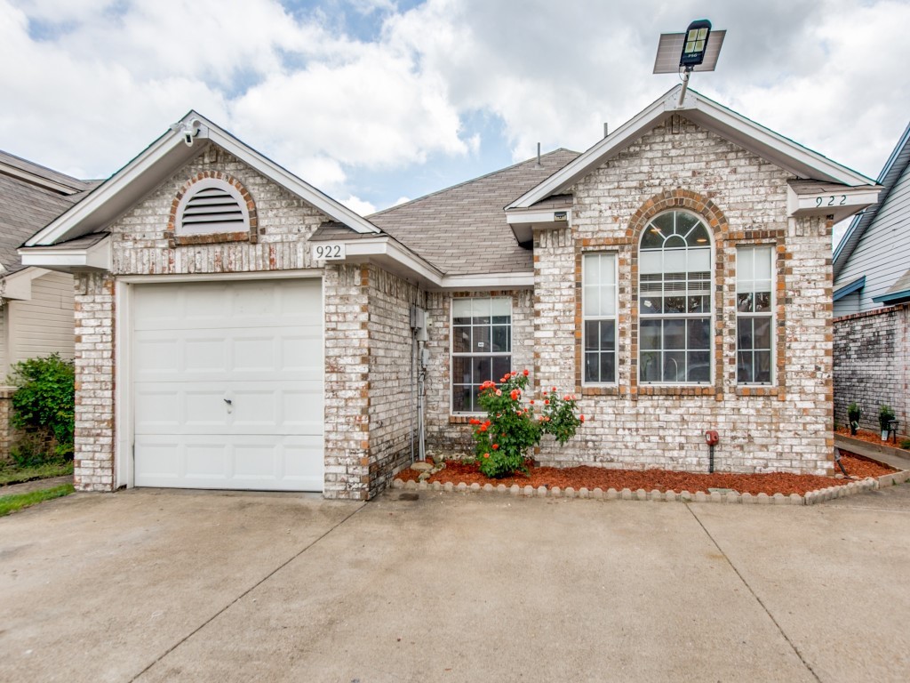 922 Gaynor Avenue Duncanville TX 75137