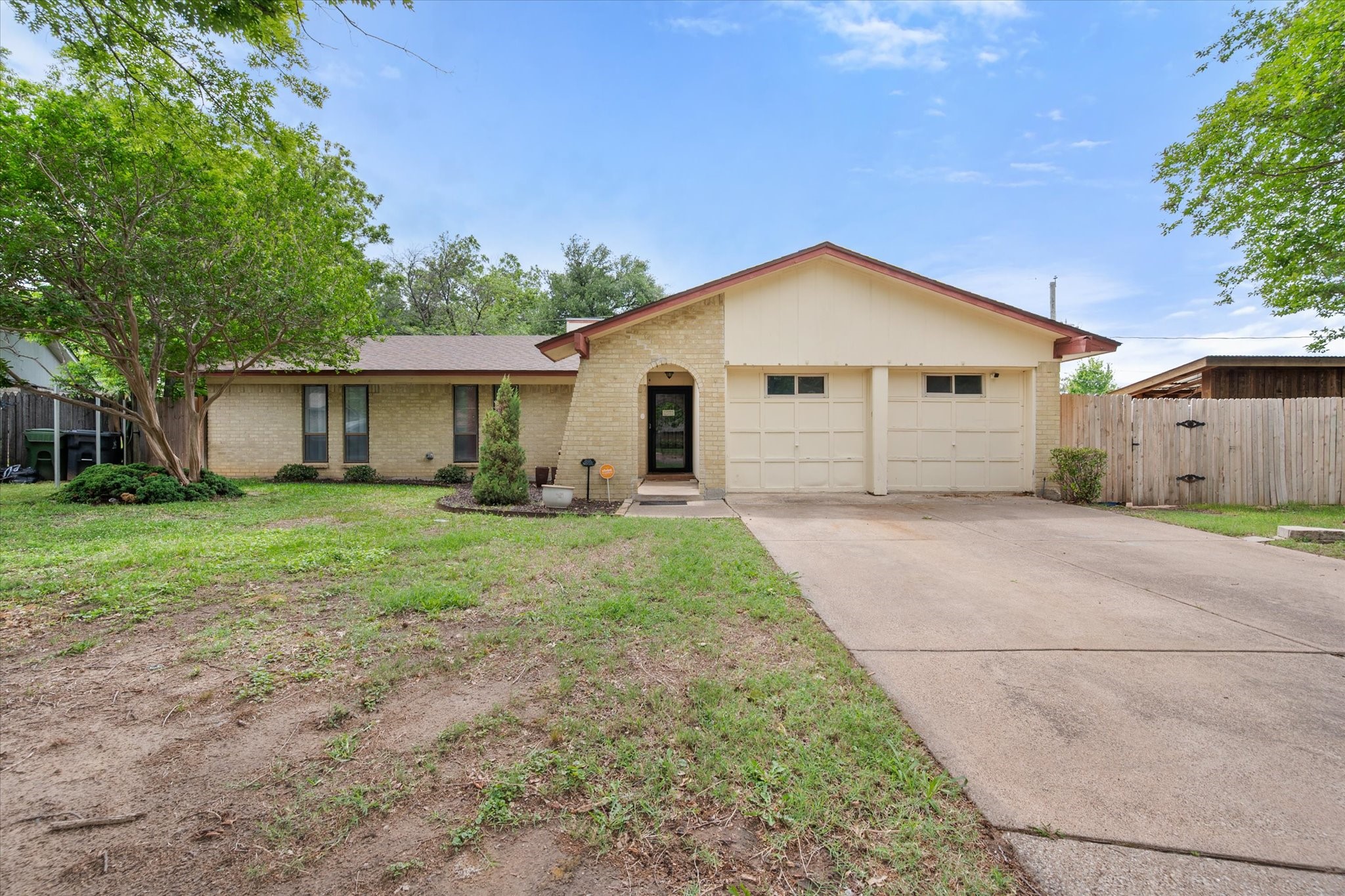 802 Crest Oak Court Arlington TX 76012