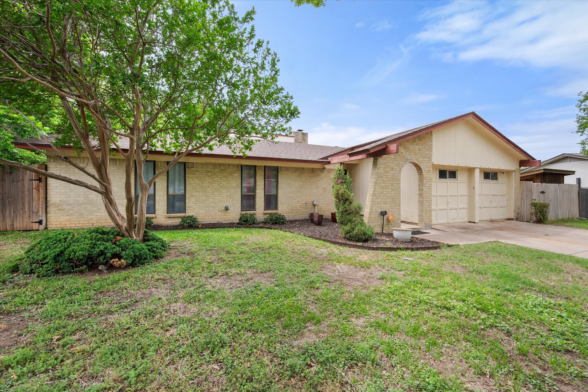 802 Crest Oak Court Arlington TX 76012