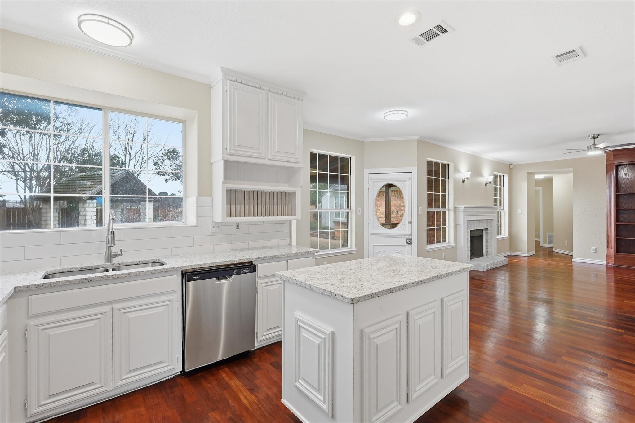 6204 Kingswood Drive Arlington TX 76001