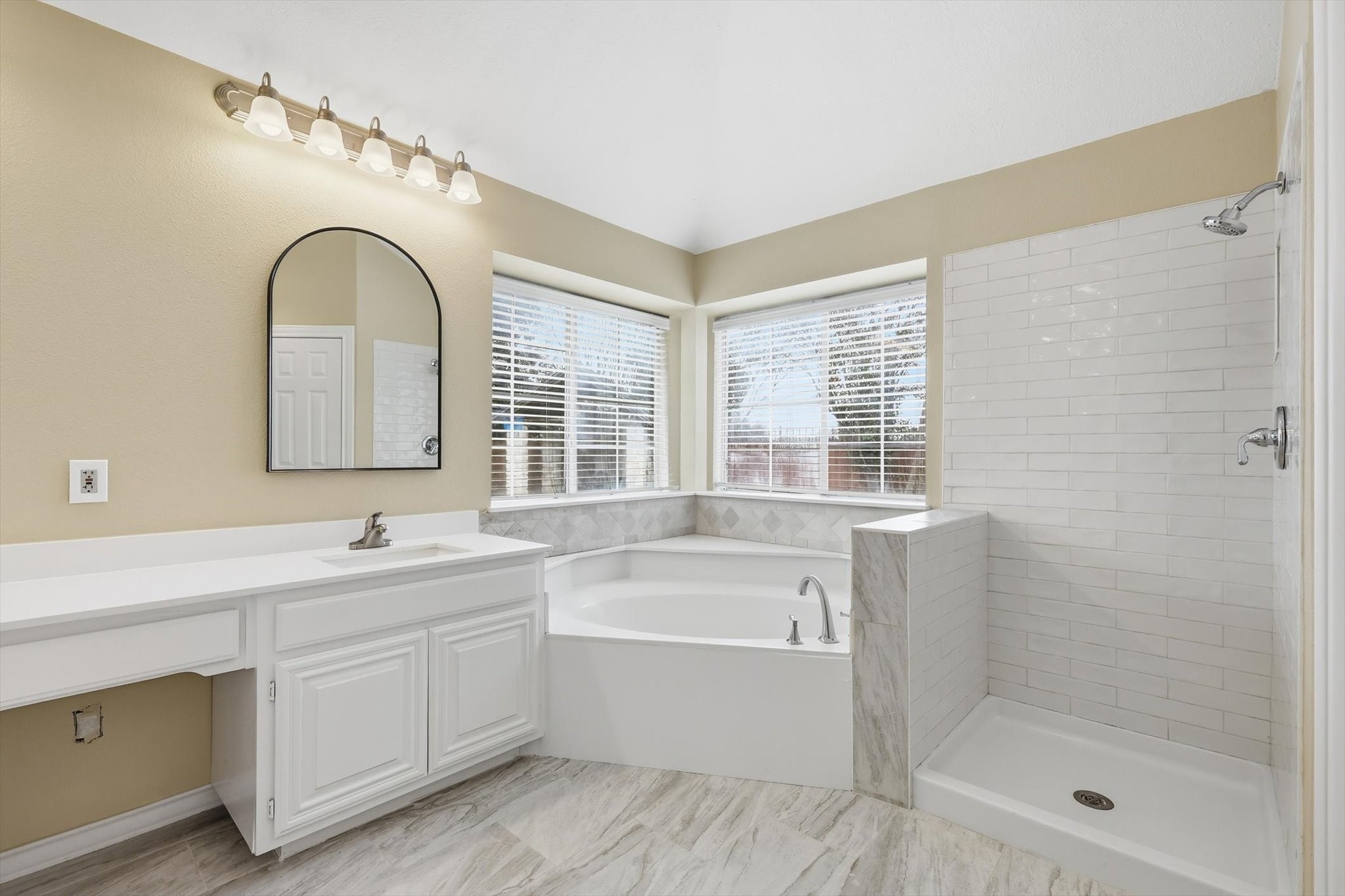 6204 Kingswood Drive Arlington TX 76001