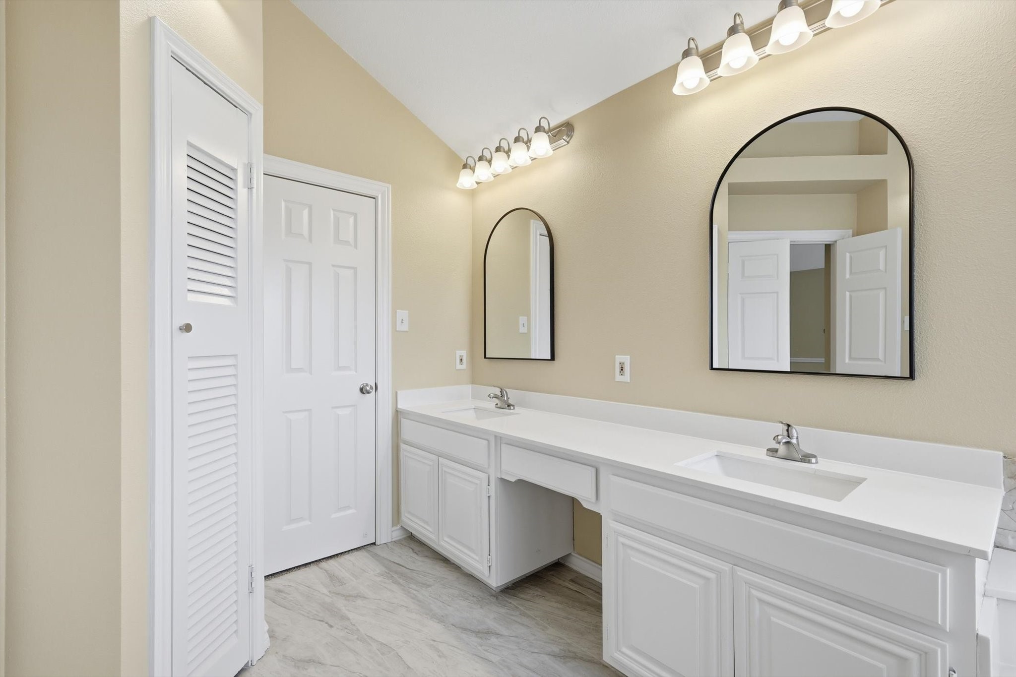 6204 Kingswood Drive Arlington TX 76001