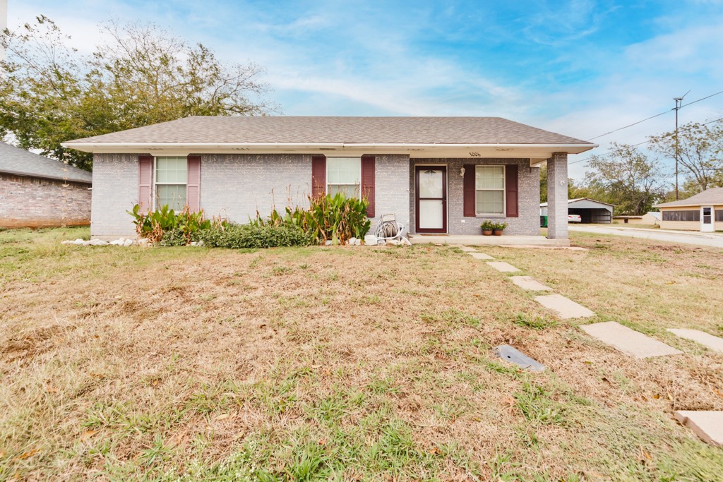 1006 Hulme Street Bowie TX 76230