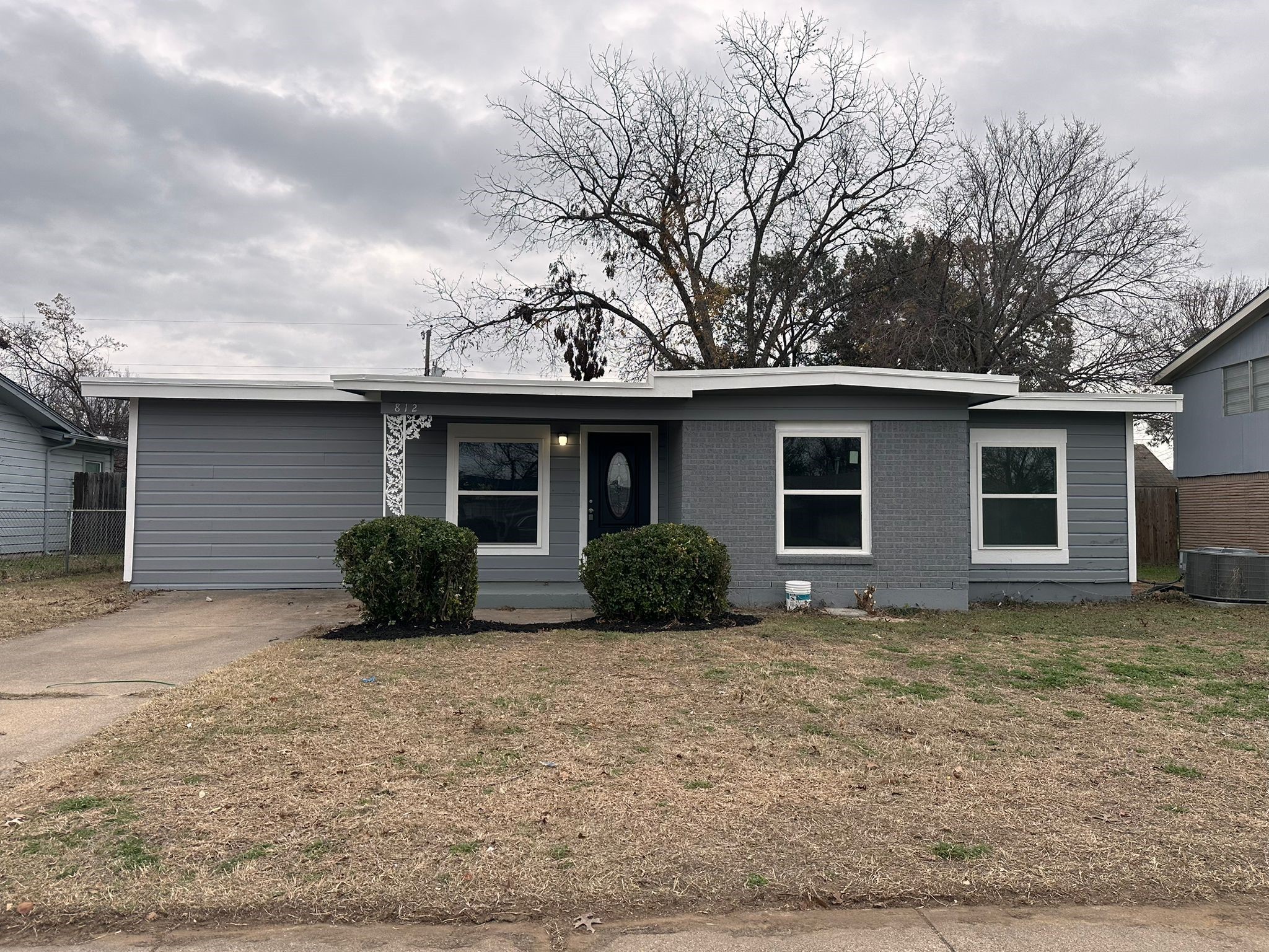 812 Russell Lane Bedford TX 76022