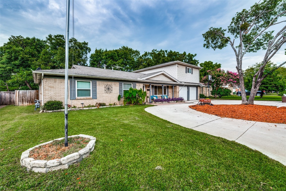 829 Livingston Drive Hurst TX 76053