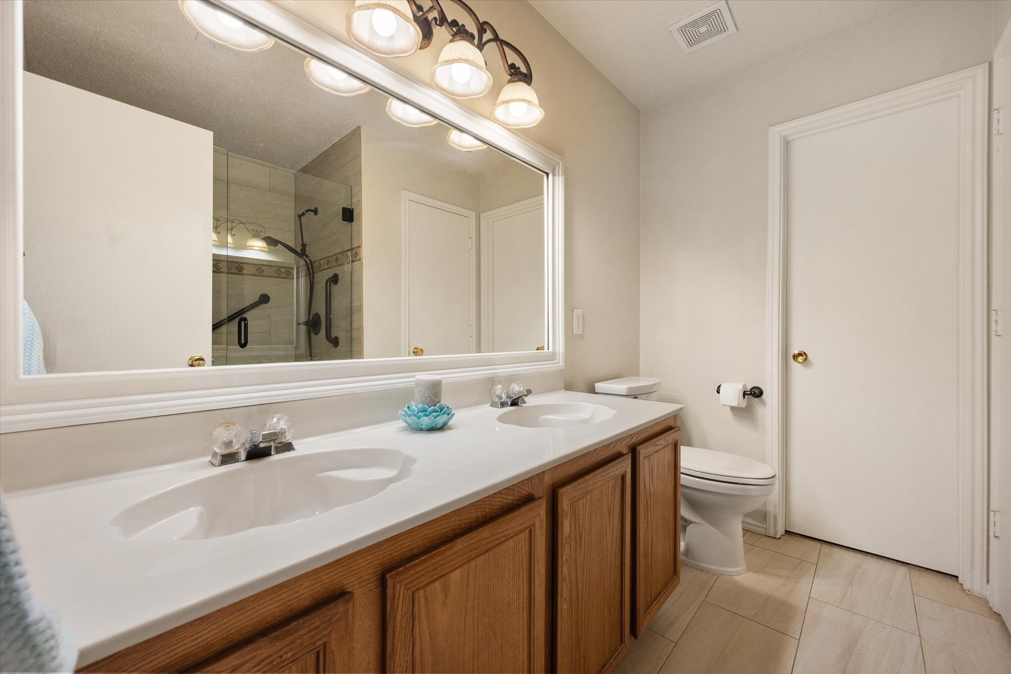 2139 Hacienda Court Grand Prairie TX 75052