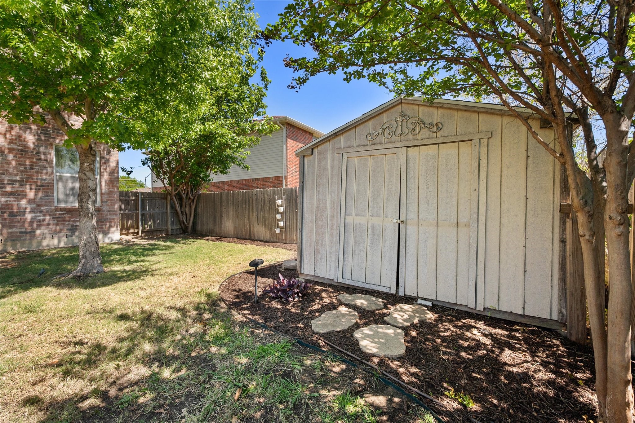 2139 Hacienda Court Grand Prairie TX 75052