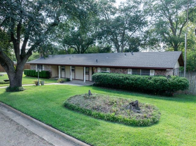 319 Spruce Street Van TX 75790
