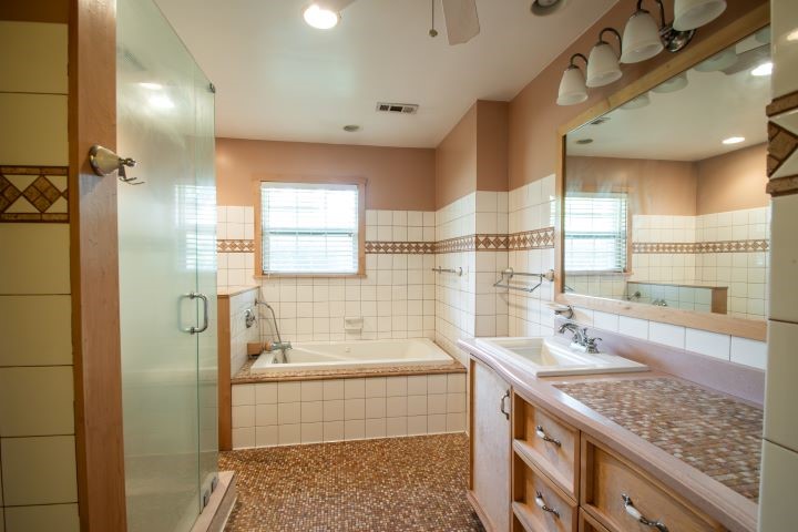 319 Spruce Street Van TX 75790
