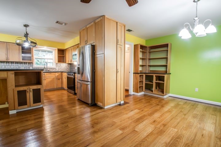 319 Spruce Street Van TX 75790