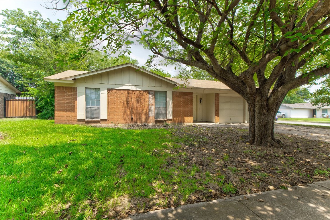 1001 Winnsboro Court Arlington TX 76015