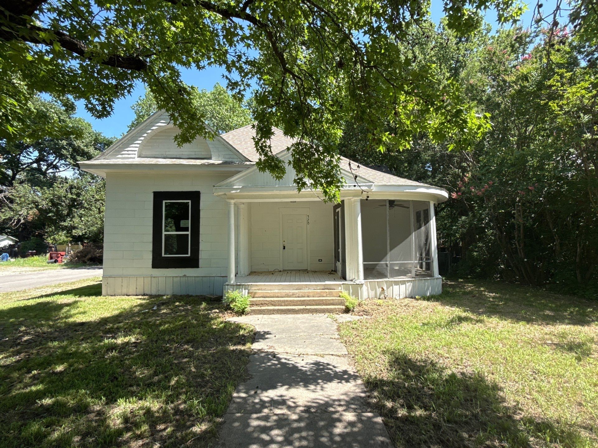 320 W 6th Street Bonham TX 75418