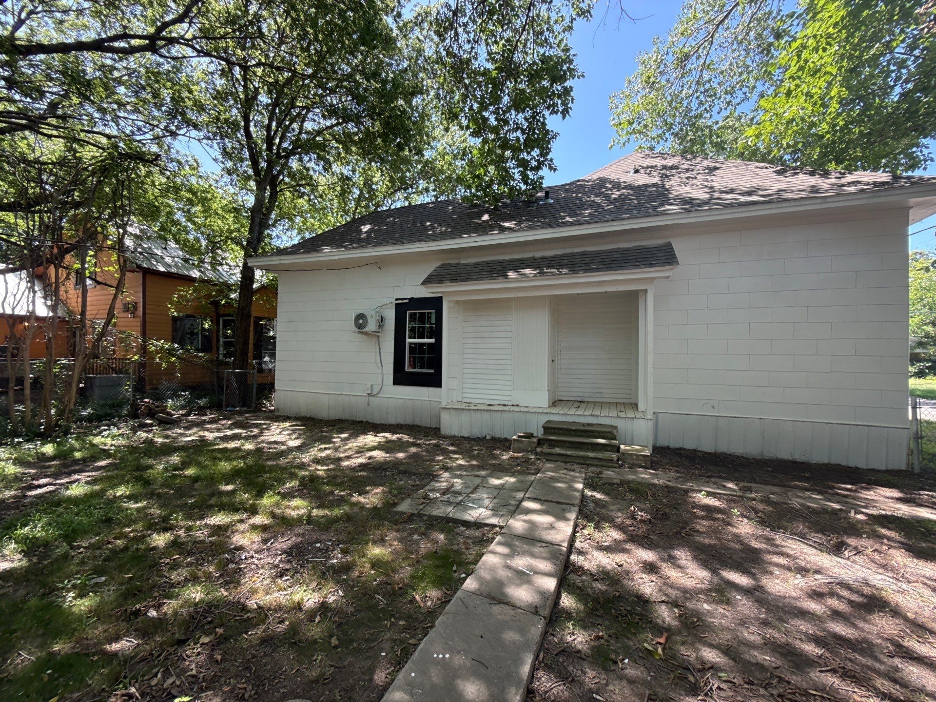 320 W 6th Street Bonham TX 75418