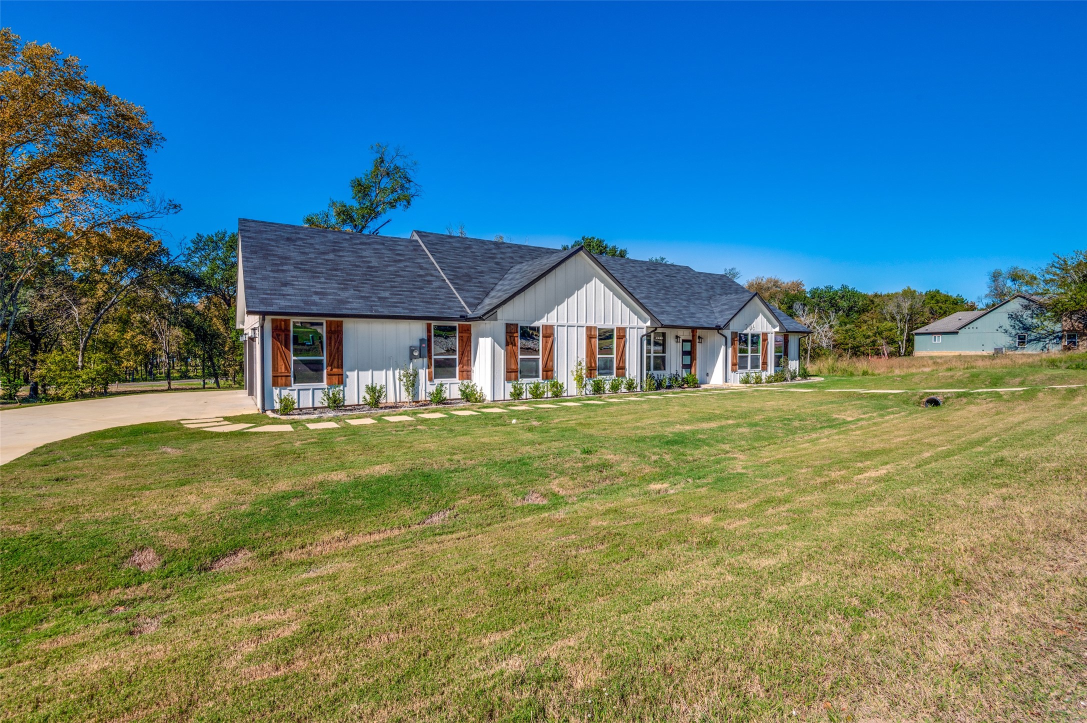 206 Splitrail Drive Mabank TX 75143