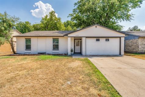 1005 Clark Trail Grand Prairie TX 75052