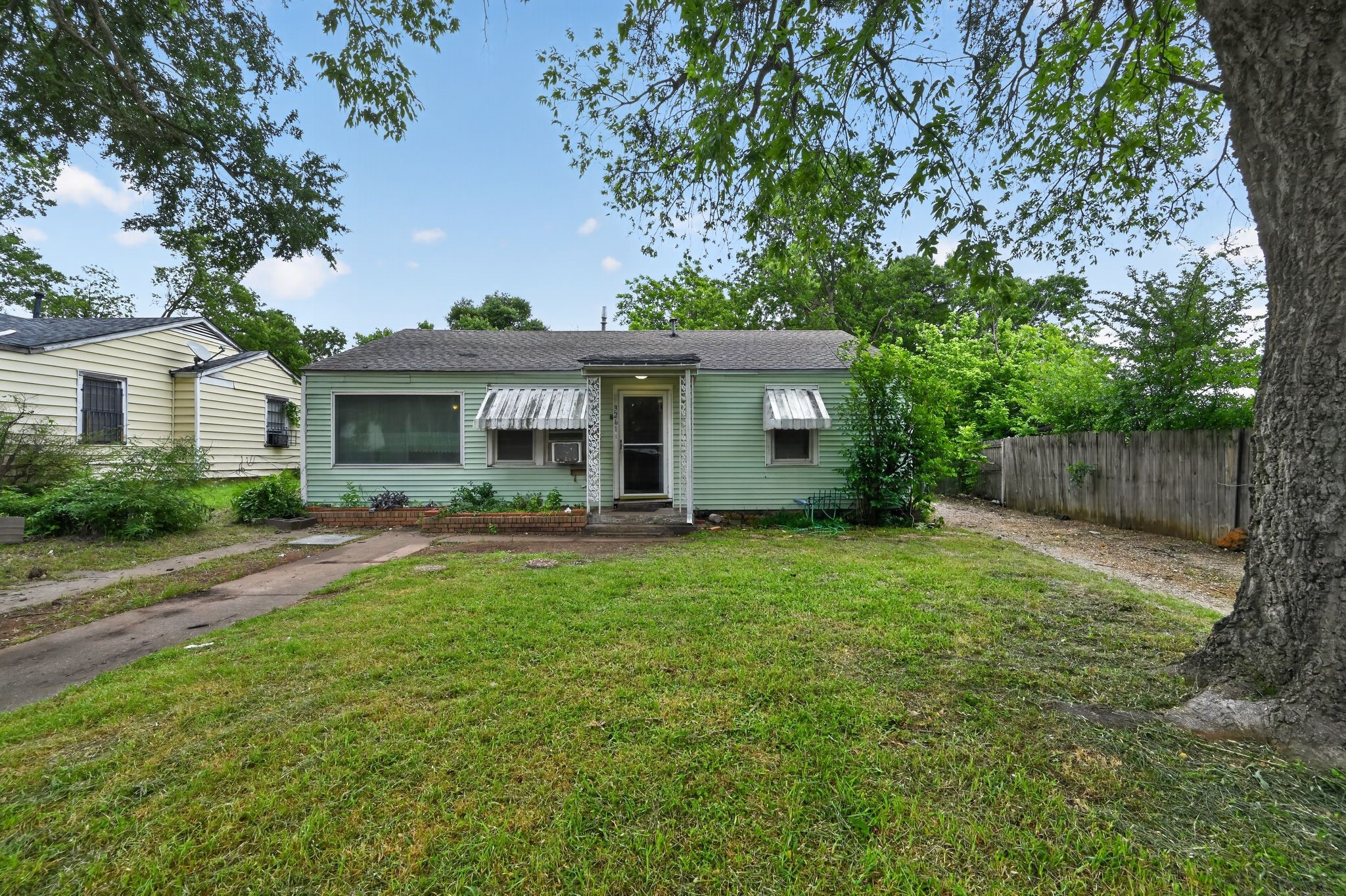 3261 Abney Avenue Fort Worth TX 76110