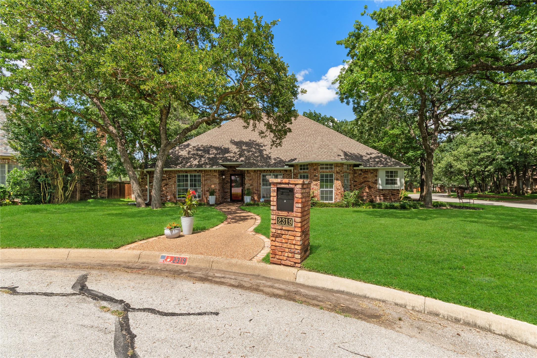 2319 Ox Bow Court Arlington TX 76006