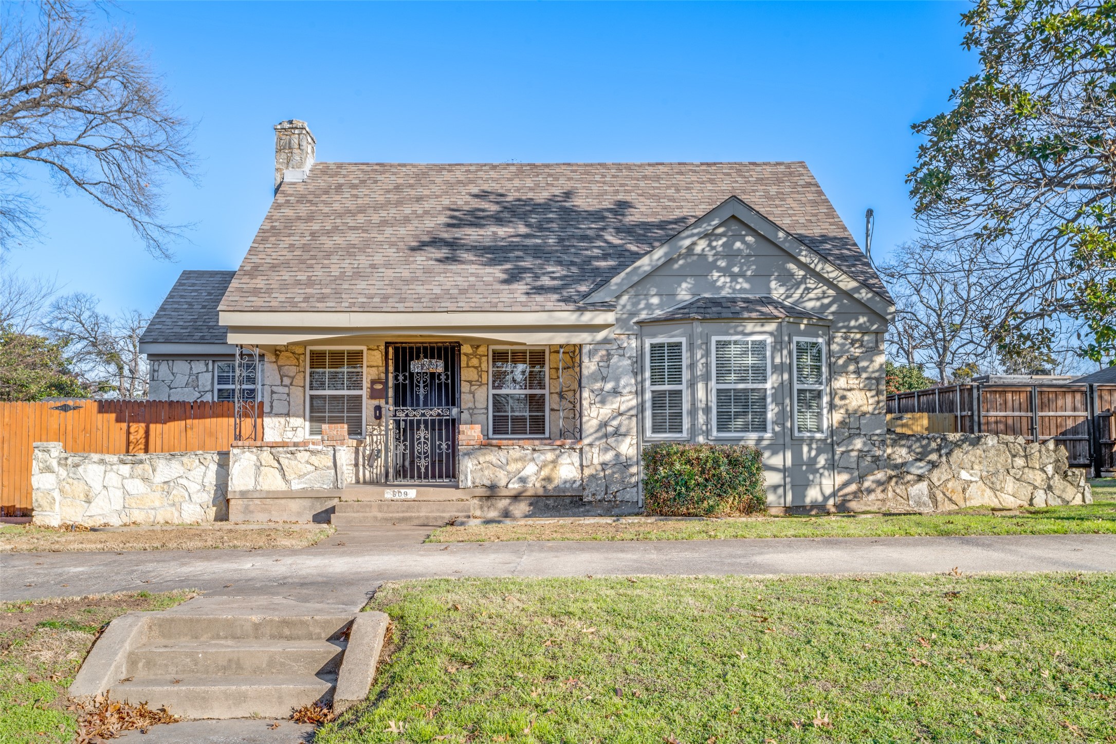 509 Edgemont Avenue Dallas TX 75216