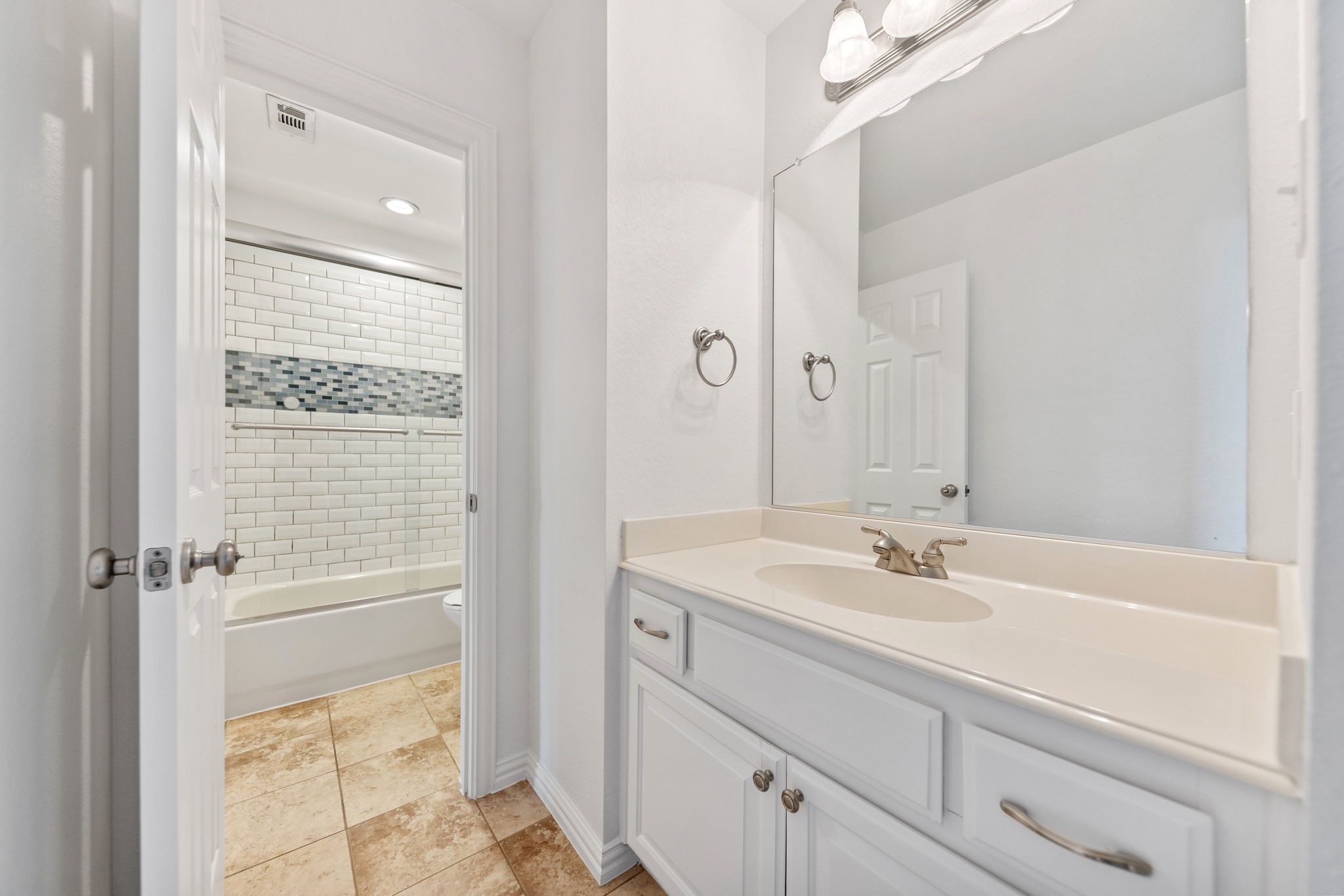 1209 Dame Susan Lane Lewisville TX 75056