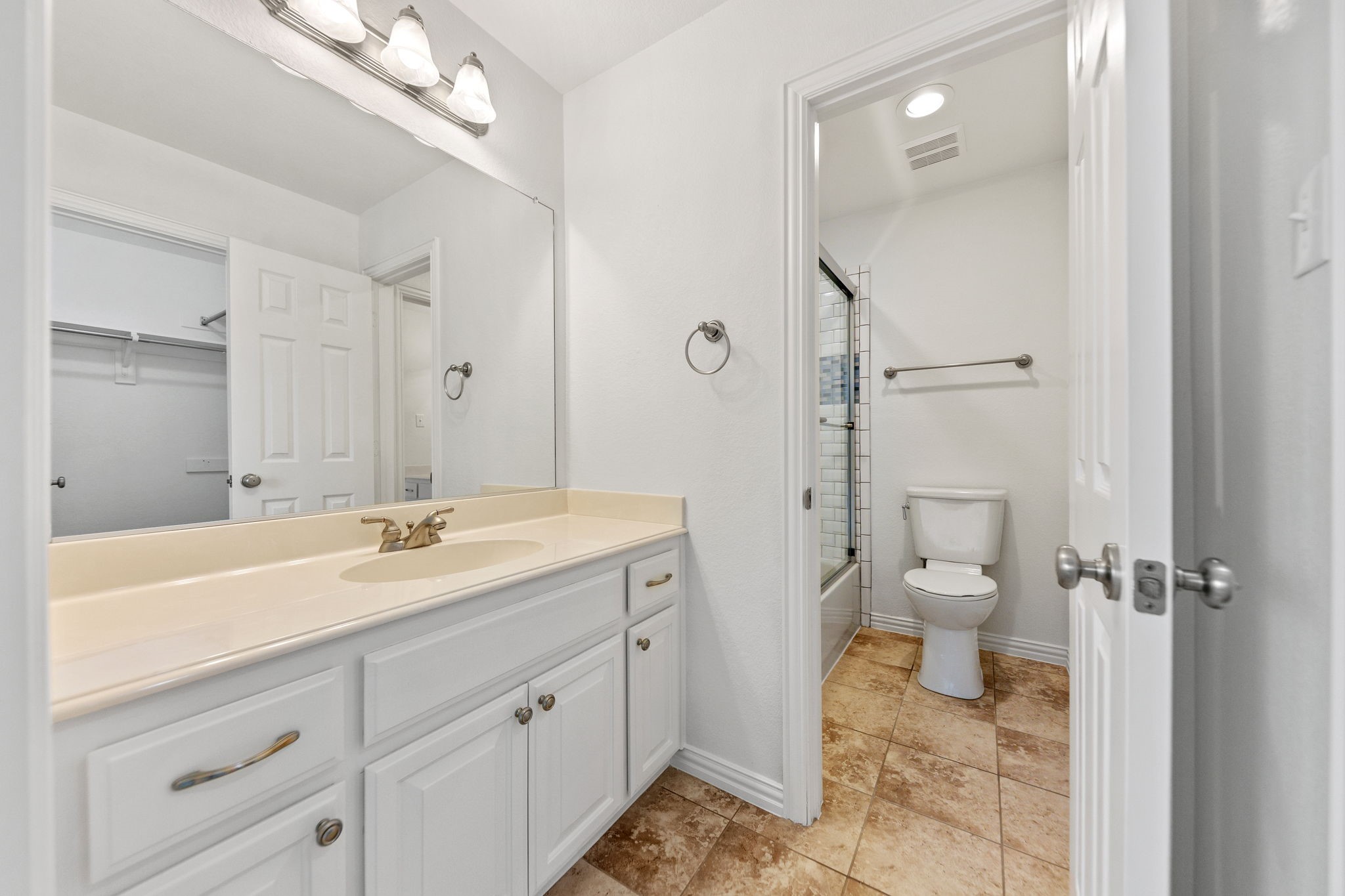 1209 Dame Susan Lane Lewisville TX 75056