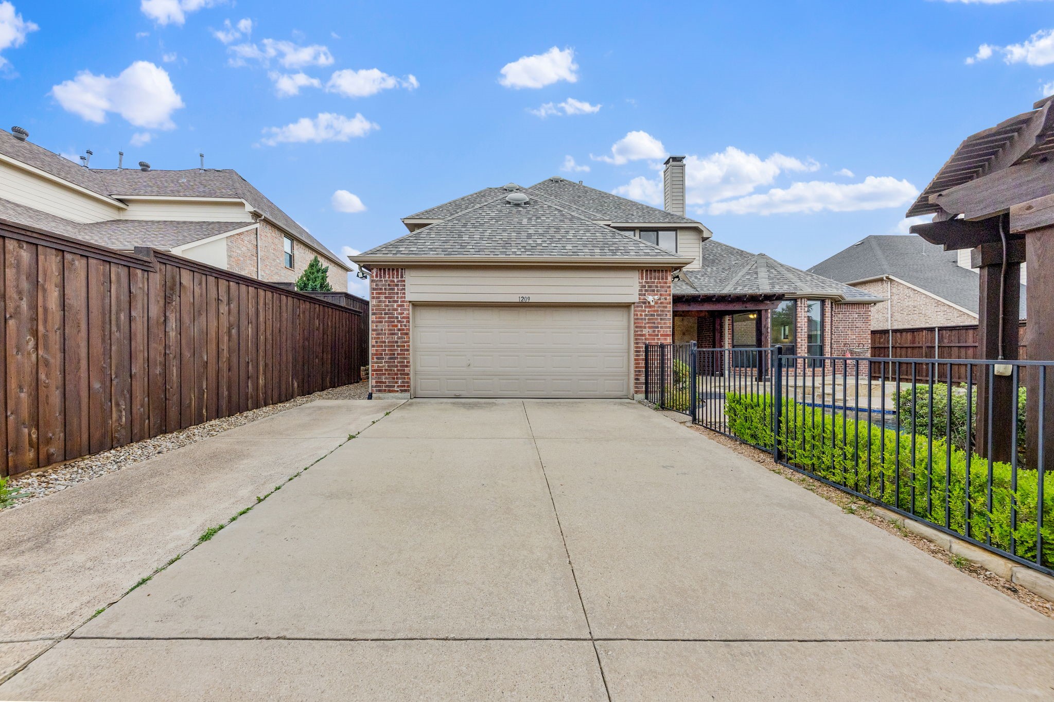 1209 Dame Susan Lane Lewisville TX 75056