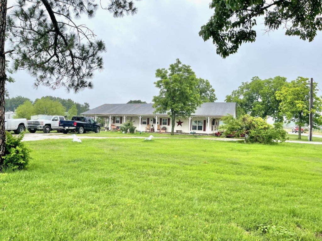 879 County Road 3341 Paradise TX 76073